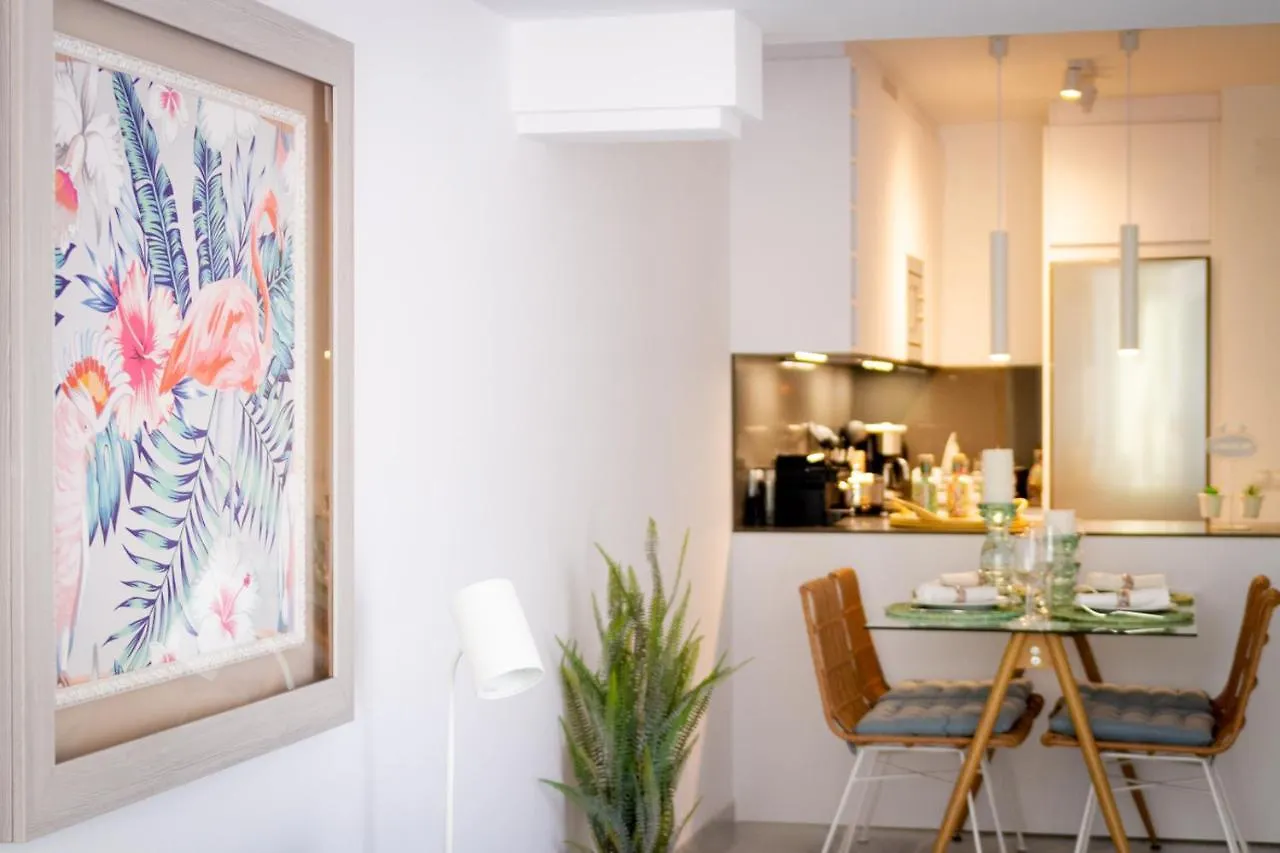 Marbella Banus Suites - Iris Tropical Garden Banus Suite Apartment