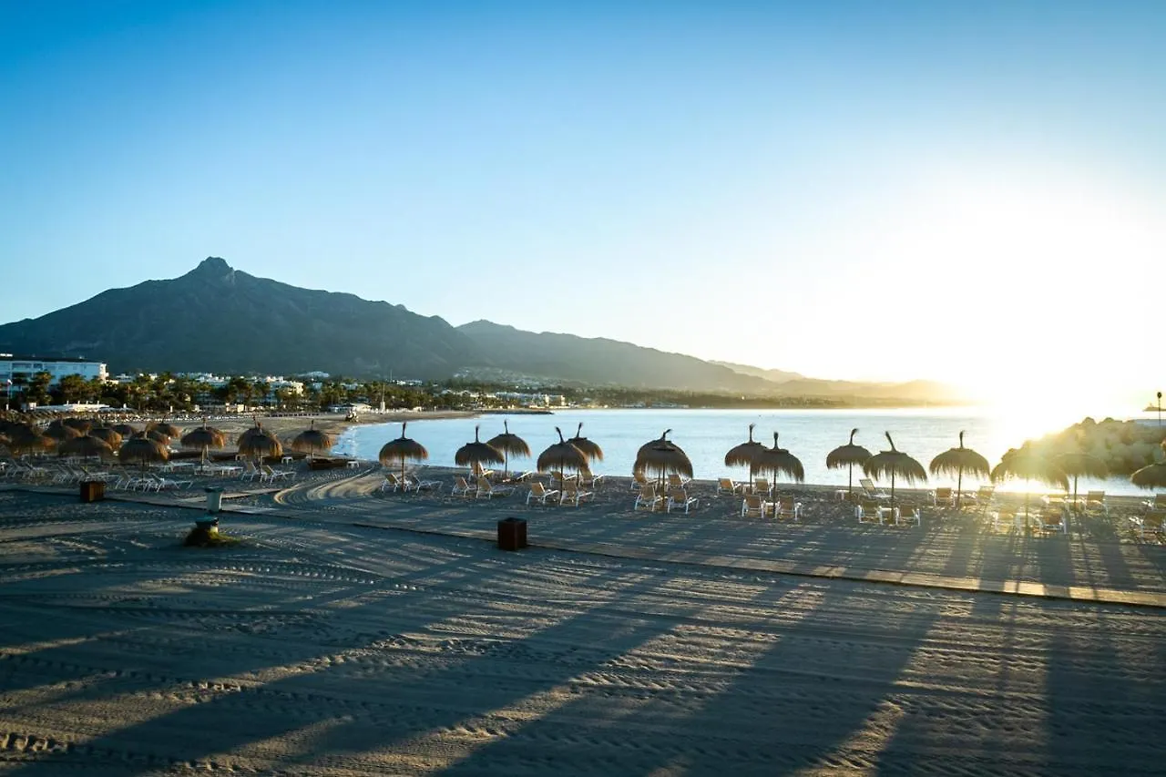 Marbella Banus Suites - Iris Tropical Garden Banus Suite Apartment