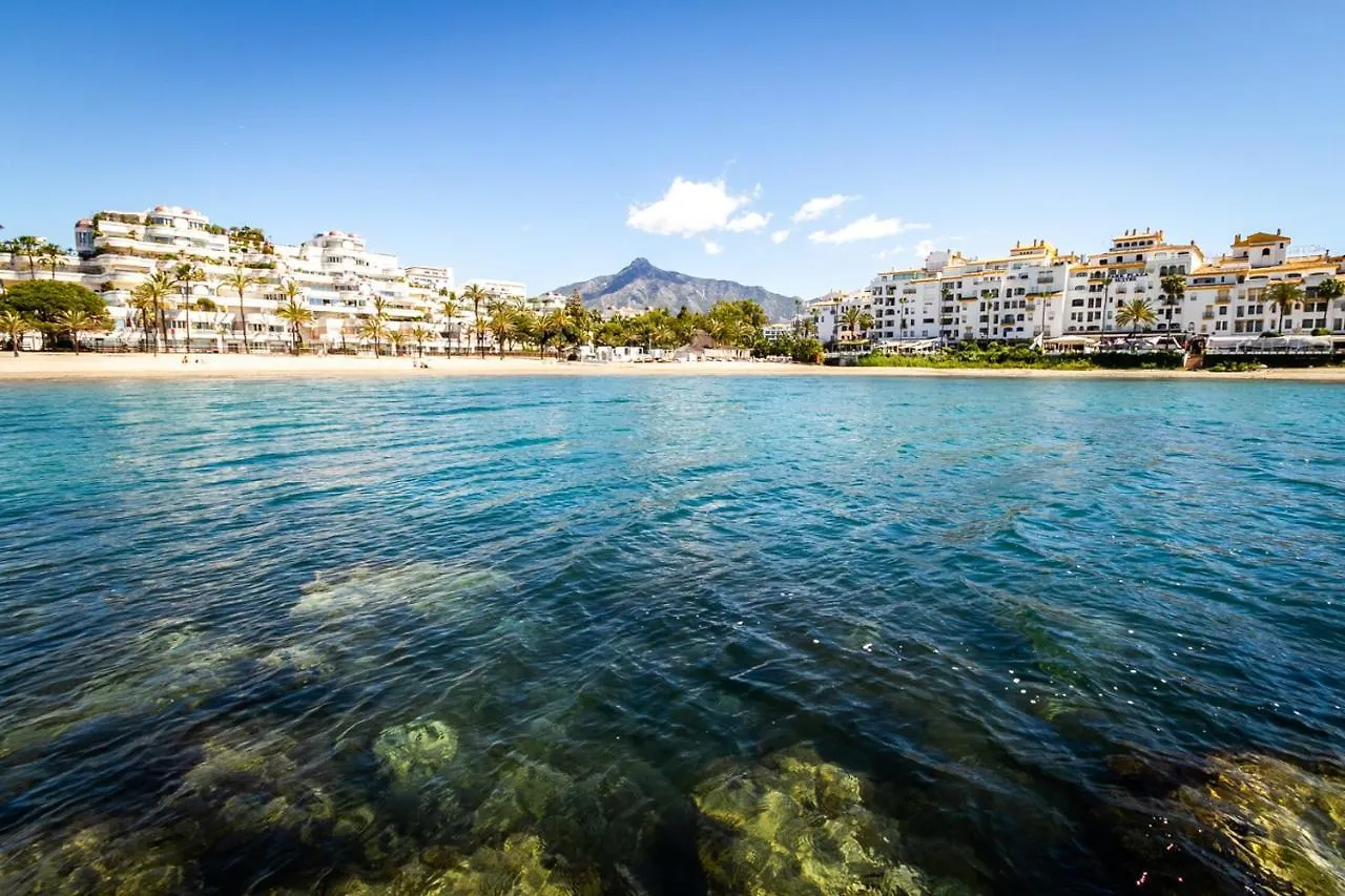 Marbella Banus Suites - Iris Tropical Garden Banus Suite Apartment