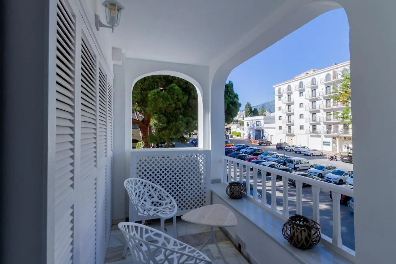Marbella Banus Suites - Iris Tropical Garden Banus Suite Apartment