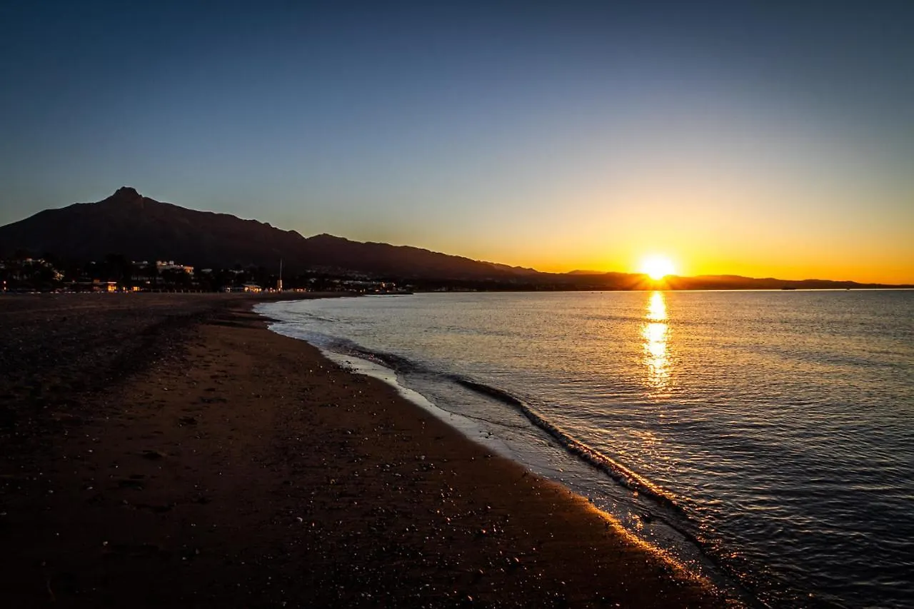 Marbella Banus Suites - Iris Tropical Garden Banus Suite Apartment