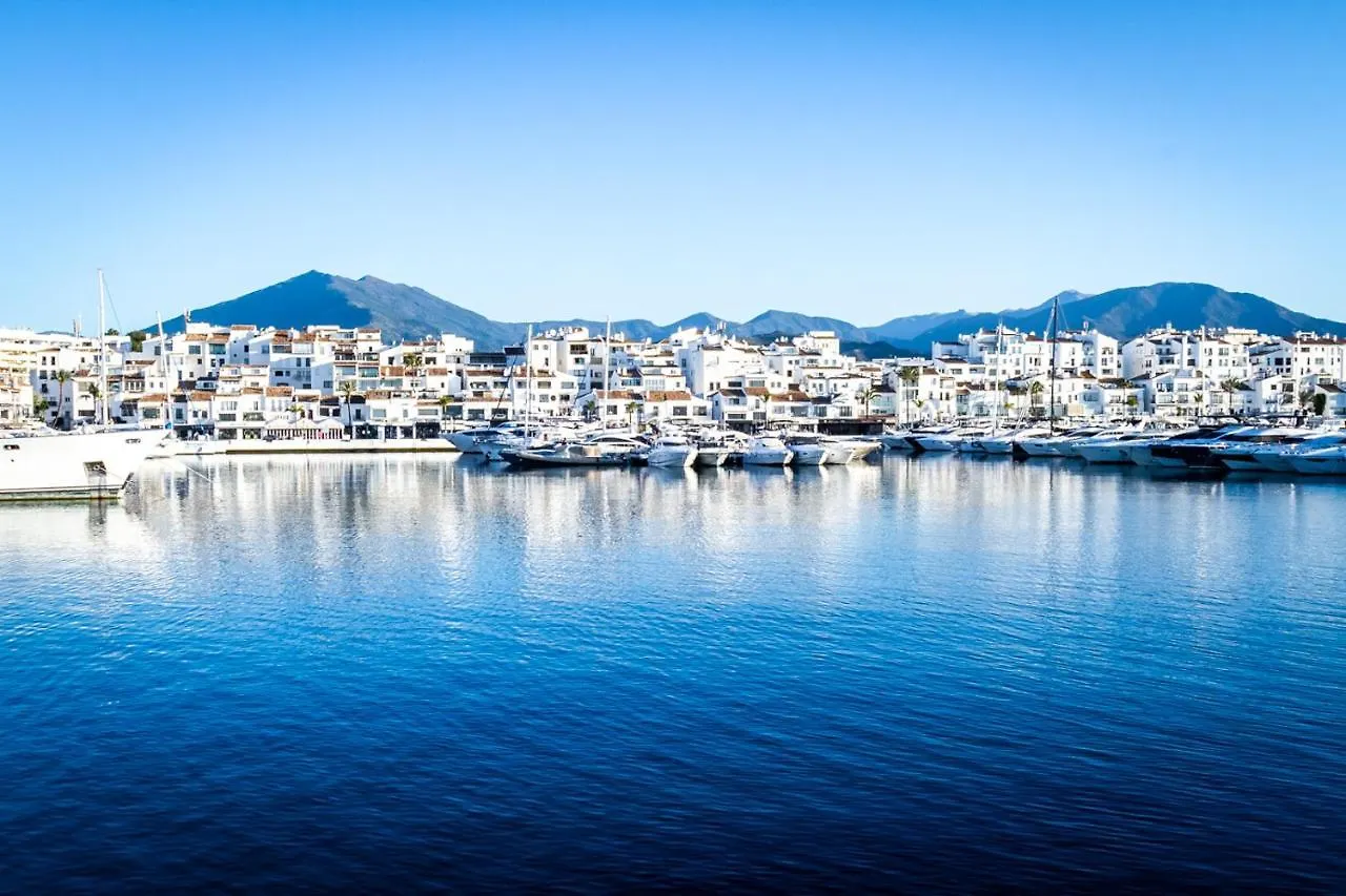 Marbella Banus Suites - Iris Tropical Garden Banus Suite Apartment