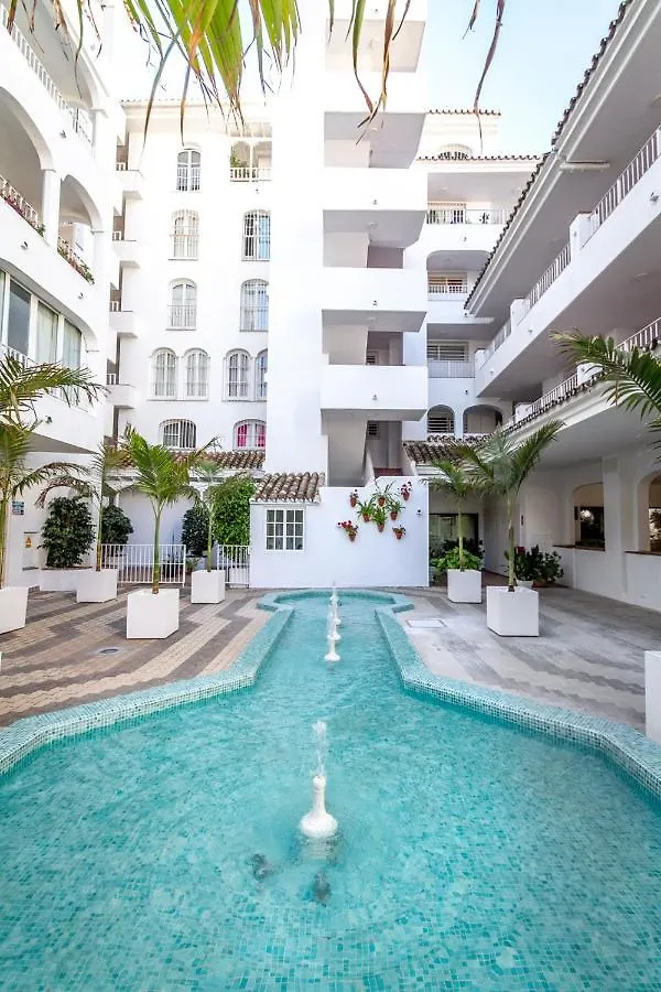 Marbella Banus Suites - Iris Tropical Garden Banus Suite Apartment
