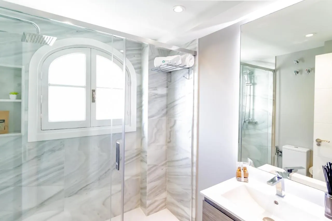 Marbella Banus Suites - Iris Tropical Garden Banus Suite Apartment