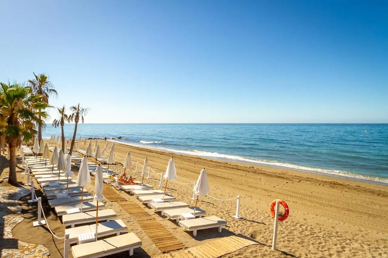 Marbella Banus Suites - Iris Tropical Garden Banus Suite Apartment