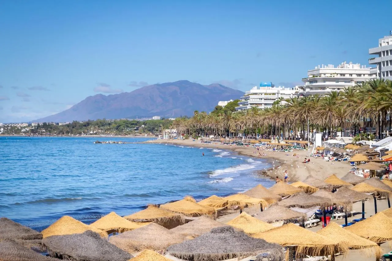 Marbella Banus Suites - Iris Tropical Garden Banus Suite Apartment