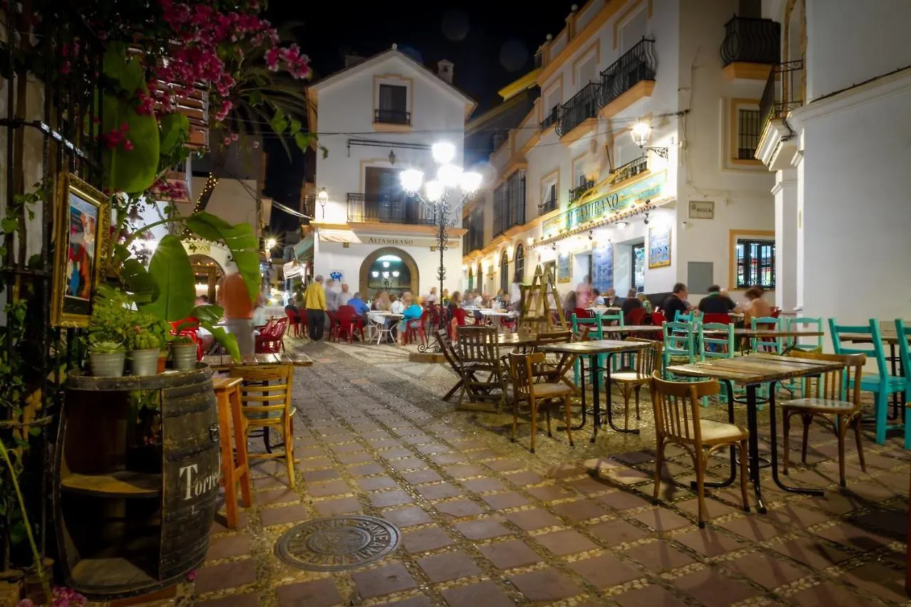Marbella Banus Suites - Iris Tropical Garden Banus Suite Apartment